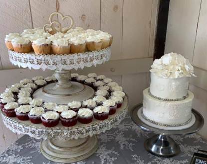 <p style="font-family: 'Poppins', sans-serif; font-weight: 700; font-size:24px;">CATERING</p>